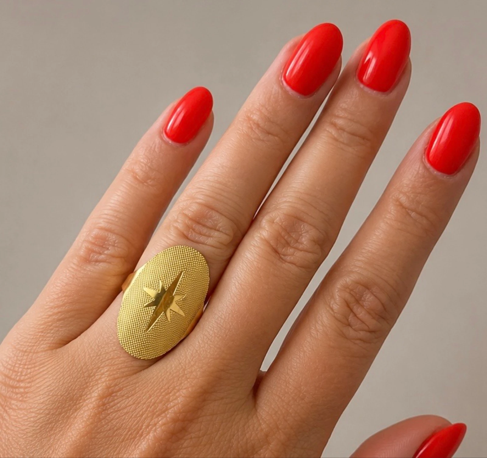 Anillo de estrella en acero inoxidable dorado – photo 2